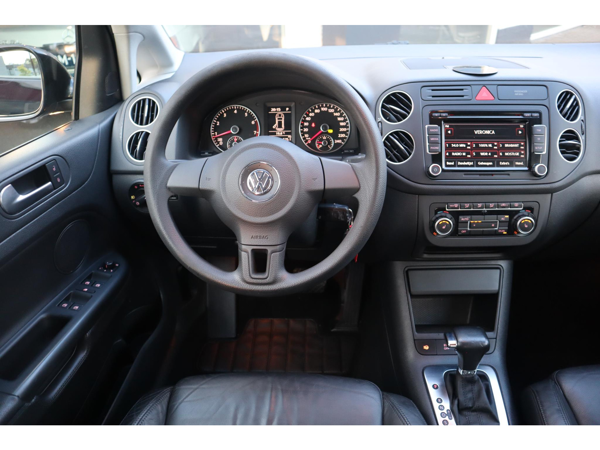 38433939-7.jpg