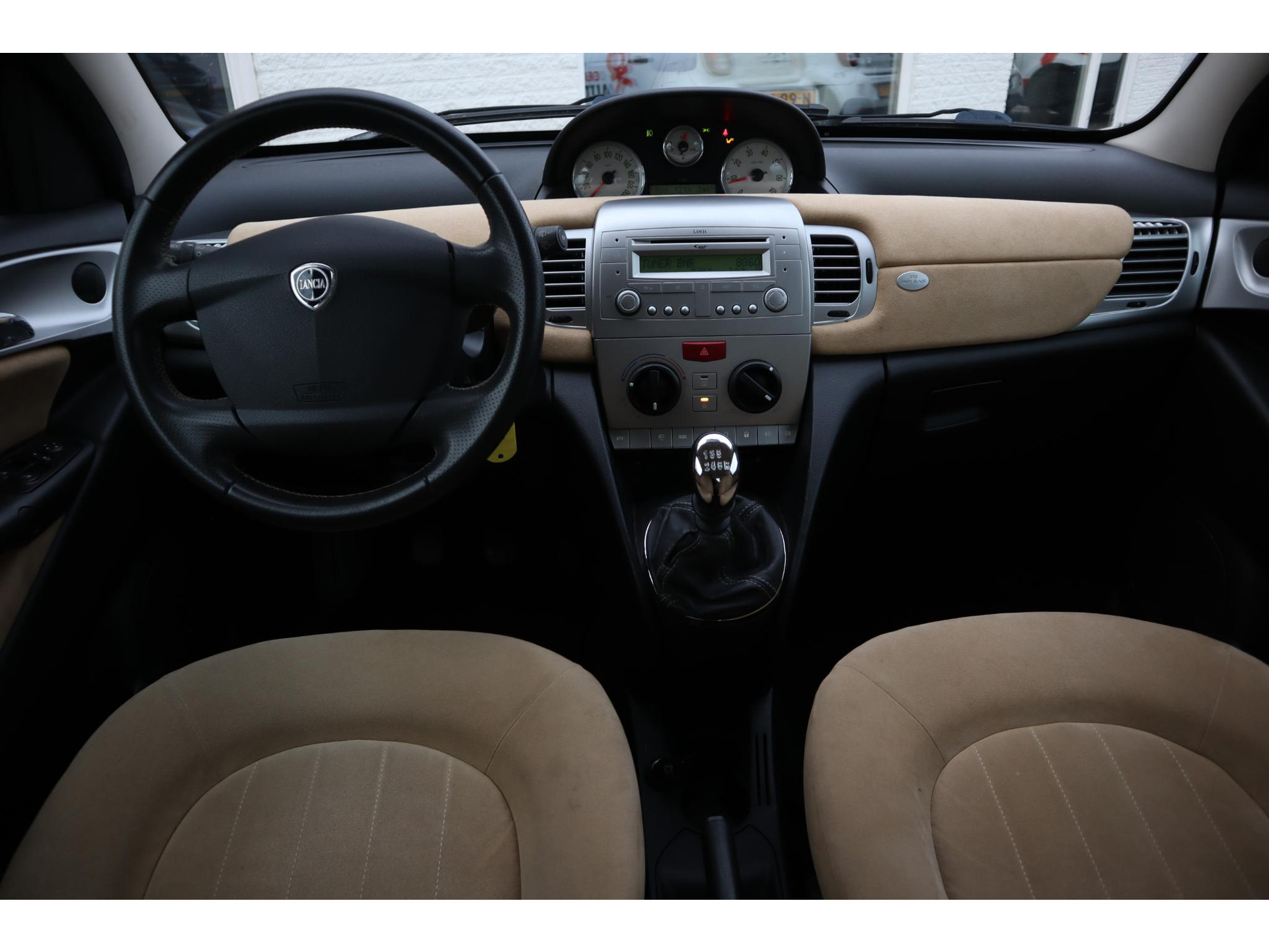 46700707-5.jpg